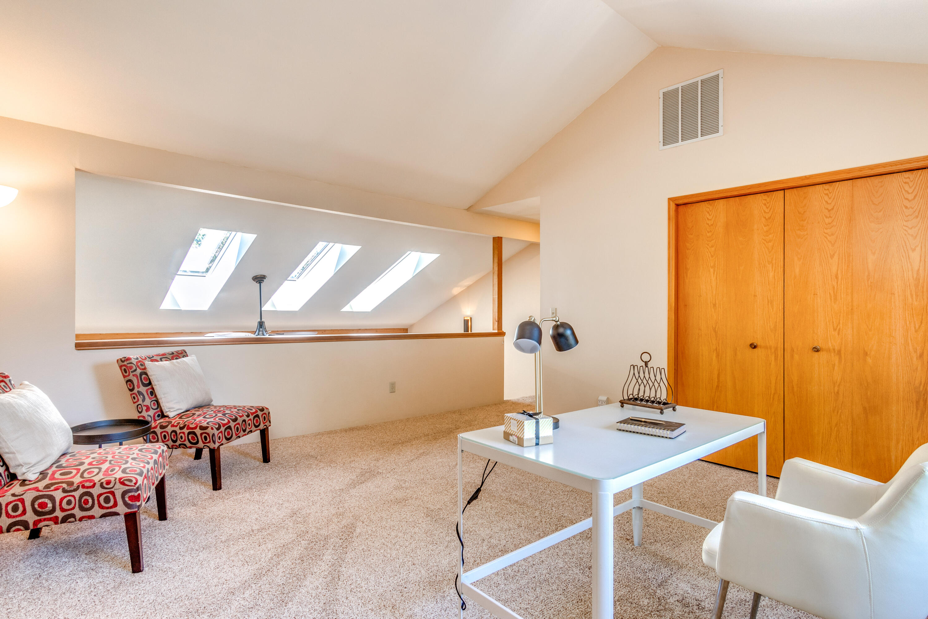 63536 Vogt Road Bend, OR 97701 - Photo 26 of 44 a workspace with furniture and window