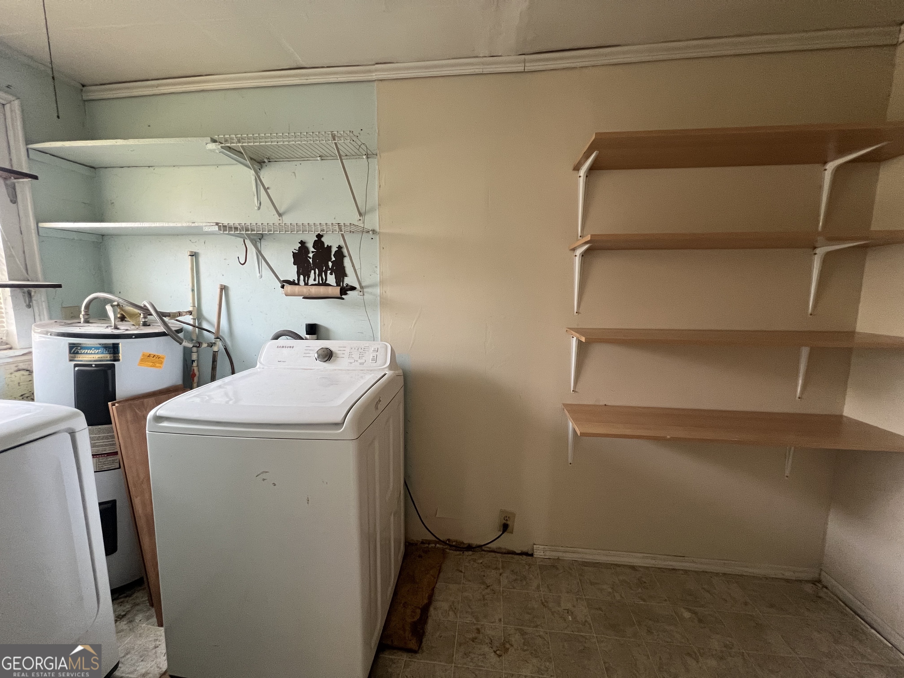 179 Independence Street Tignall, GA 30668 - Photo 8 of 21 a utility room with dryer and washer