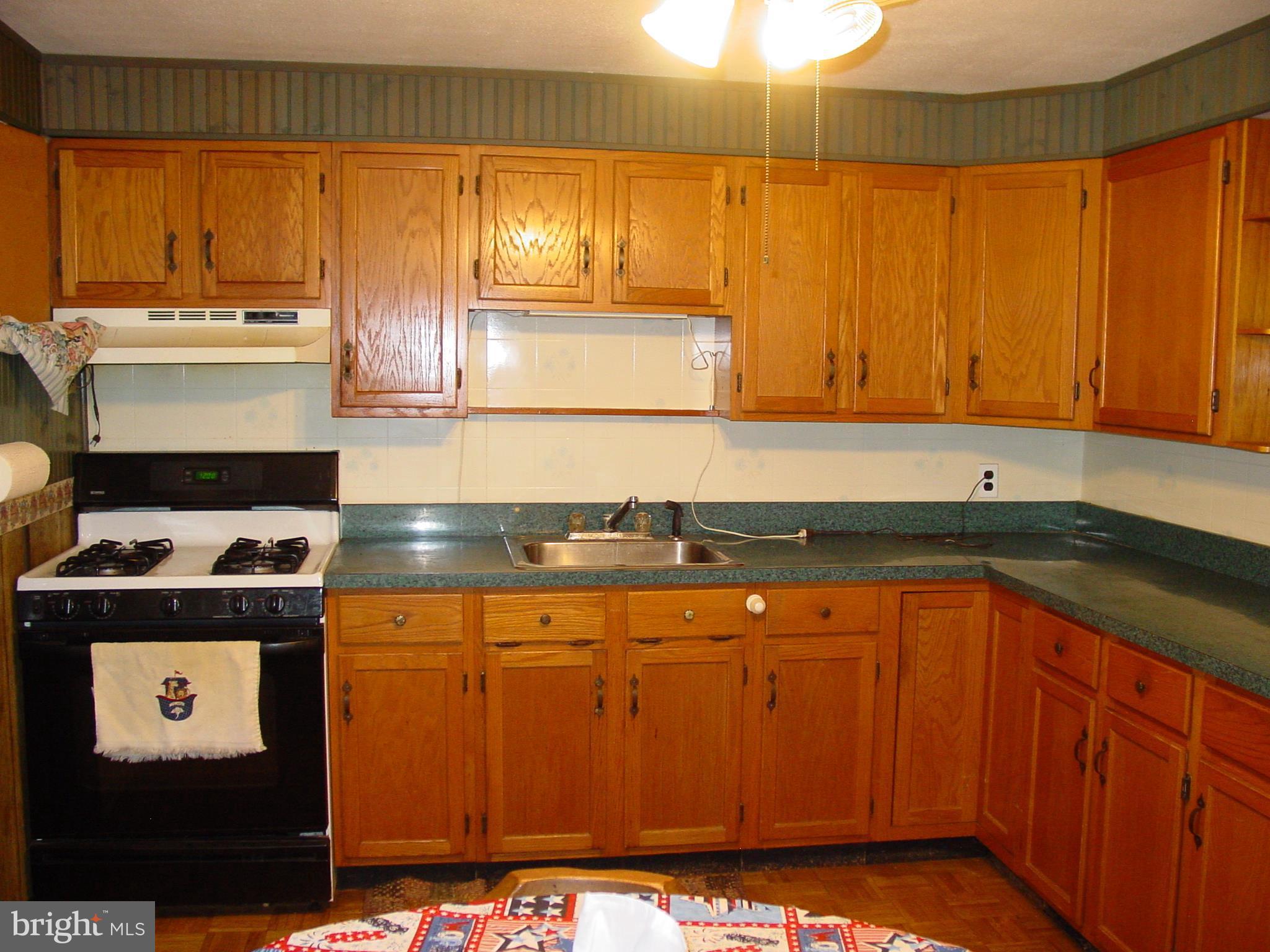 1915 Eastfield Road Baltimore, MD 21222 - Photo 3 of 15 Kitchen