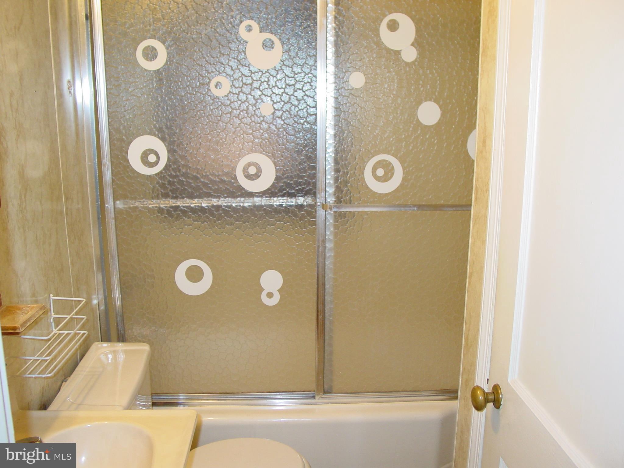 1915 Eastfield Road Baltimore, MD 21222 - Photo 8 of 15 Bath