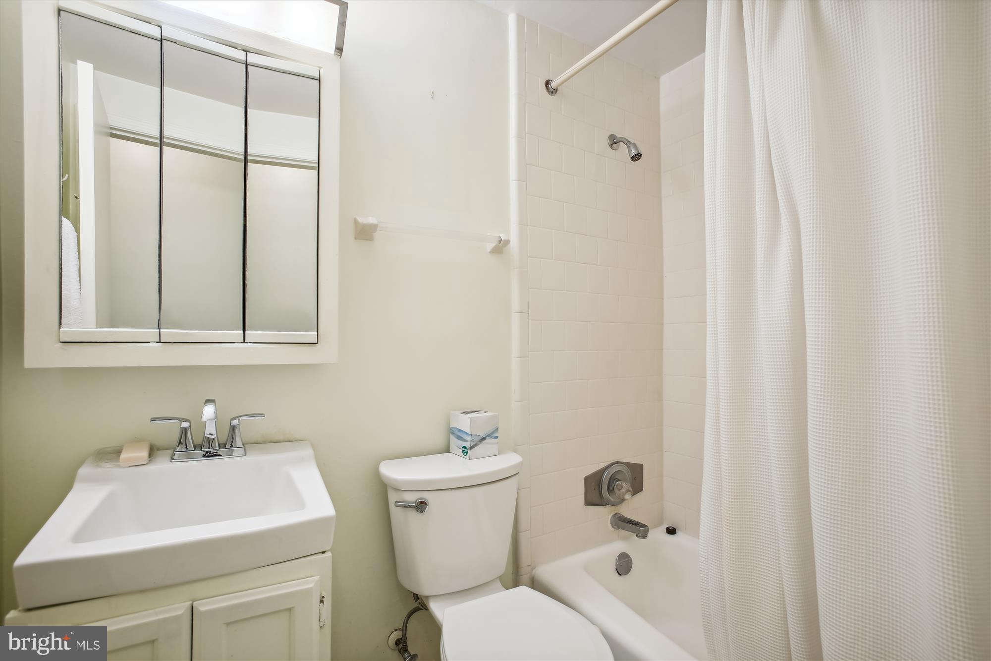 1525 Q Street Northwest, Unit 9 Washington, DC 20009 - Photo 14 of 35 Full Bath