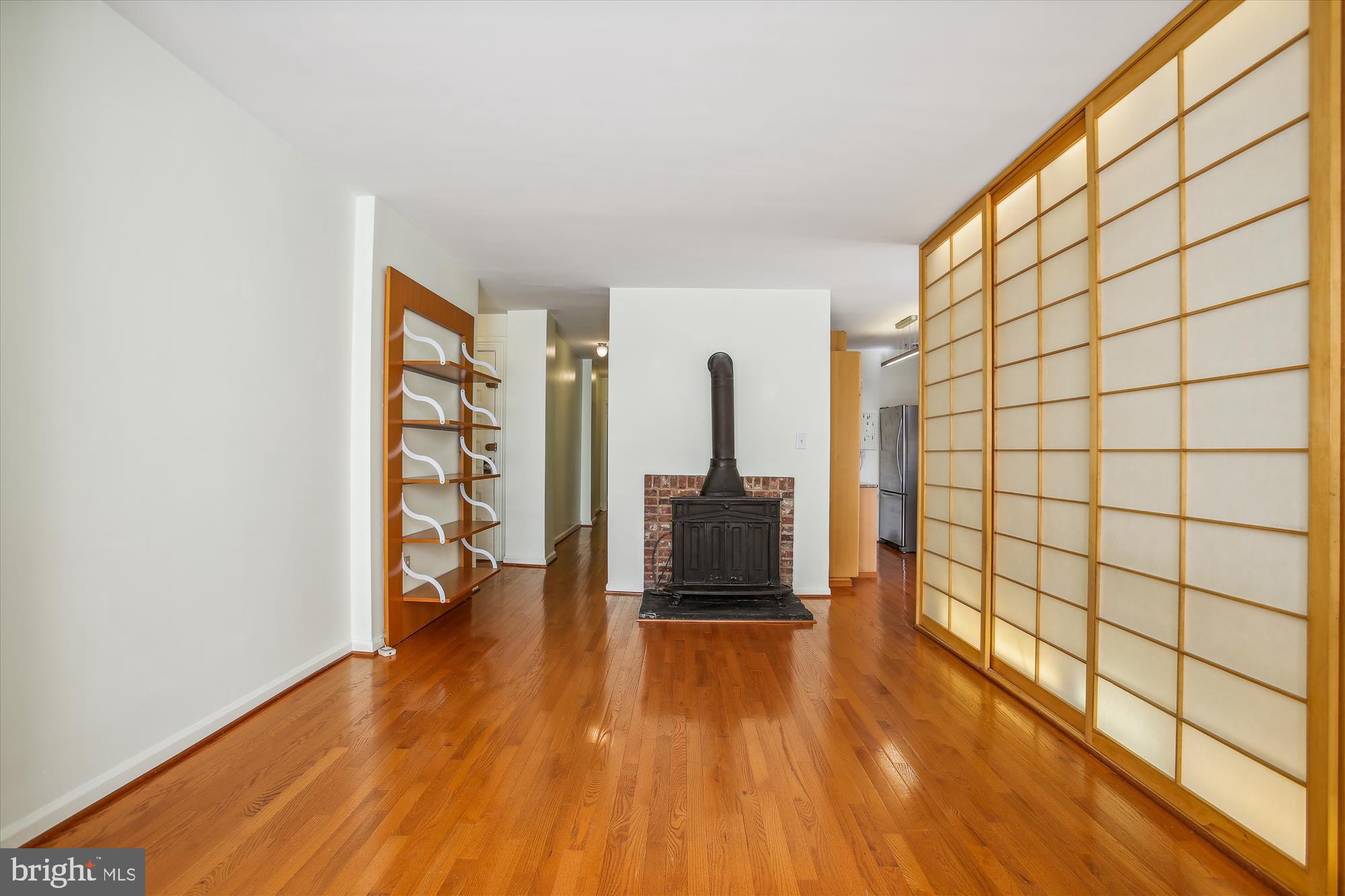 1525 Q Street Northwest, Unit 9 Washington, DC 20009 - Photo 7 of 35 Built-in shelves, Ornamental Stove