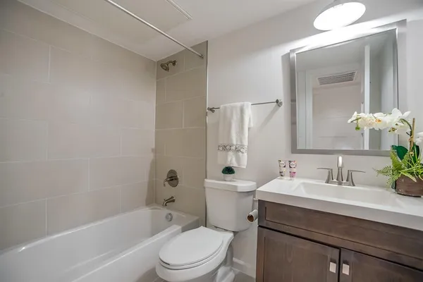 $1,299 | 1809 Bennett Avenue, Unit 107, Dallas, TX 75206