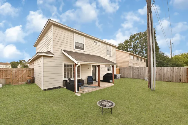 $259,500 | 10100 Spring Pl Drive, Houston, TX 77070