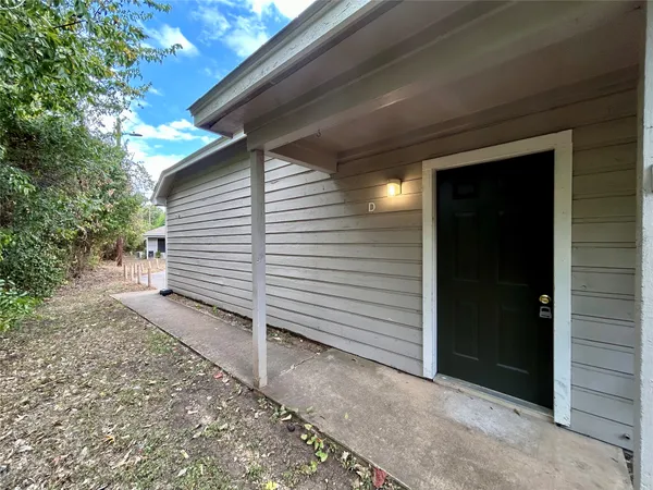 $1,195 | 8910 Schick Road, Unit D, Austin, TX 78729