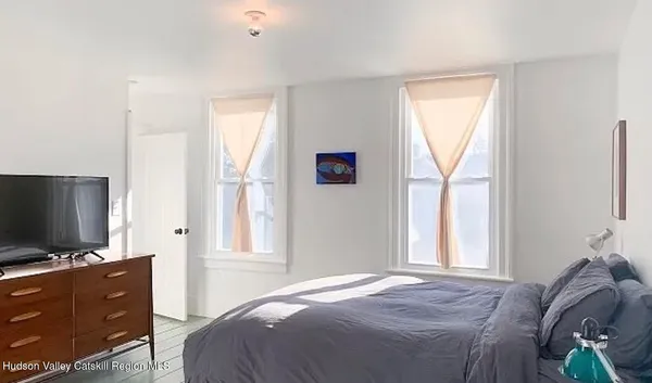 $3,350 | 967 Columbia Street, Hudson, NY 12534