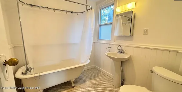 $3,350 | 967 Columbia Street, Hudson, NY 12534