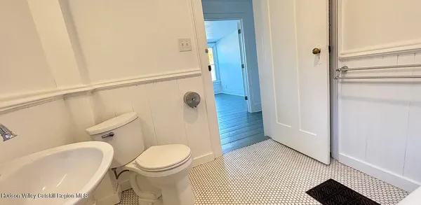 $3,350 | 967 Columbia Street, Hudson, NY 12534