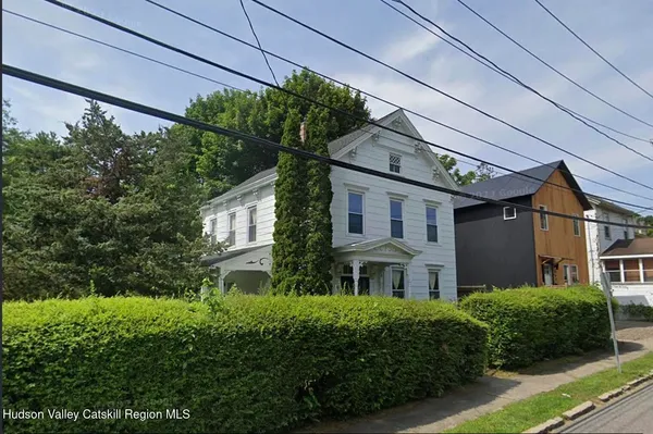 $3,350 | 967 Columbia Street, Hudson, NY 12534