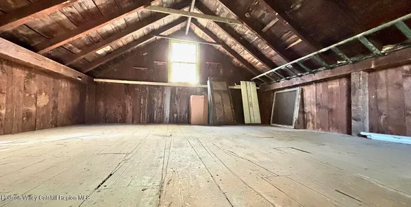 $3,350 | 967 Columbia Street, Hudson, NY 12534