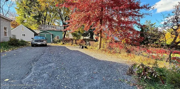 $3,350 | 967 Columbia Street, Hudson, NY 12534