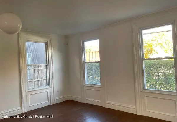$3,350 | 967 Columbia Street, Hudson, NY 12534