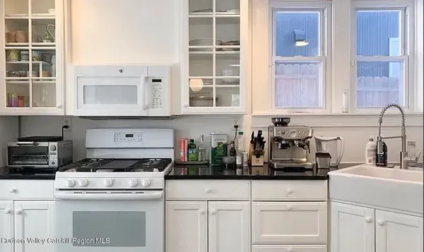 $3,350 | 967 Columbia Street, Hudson, NY 12534