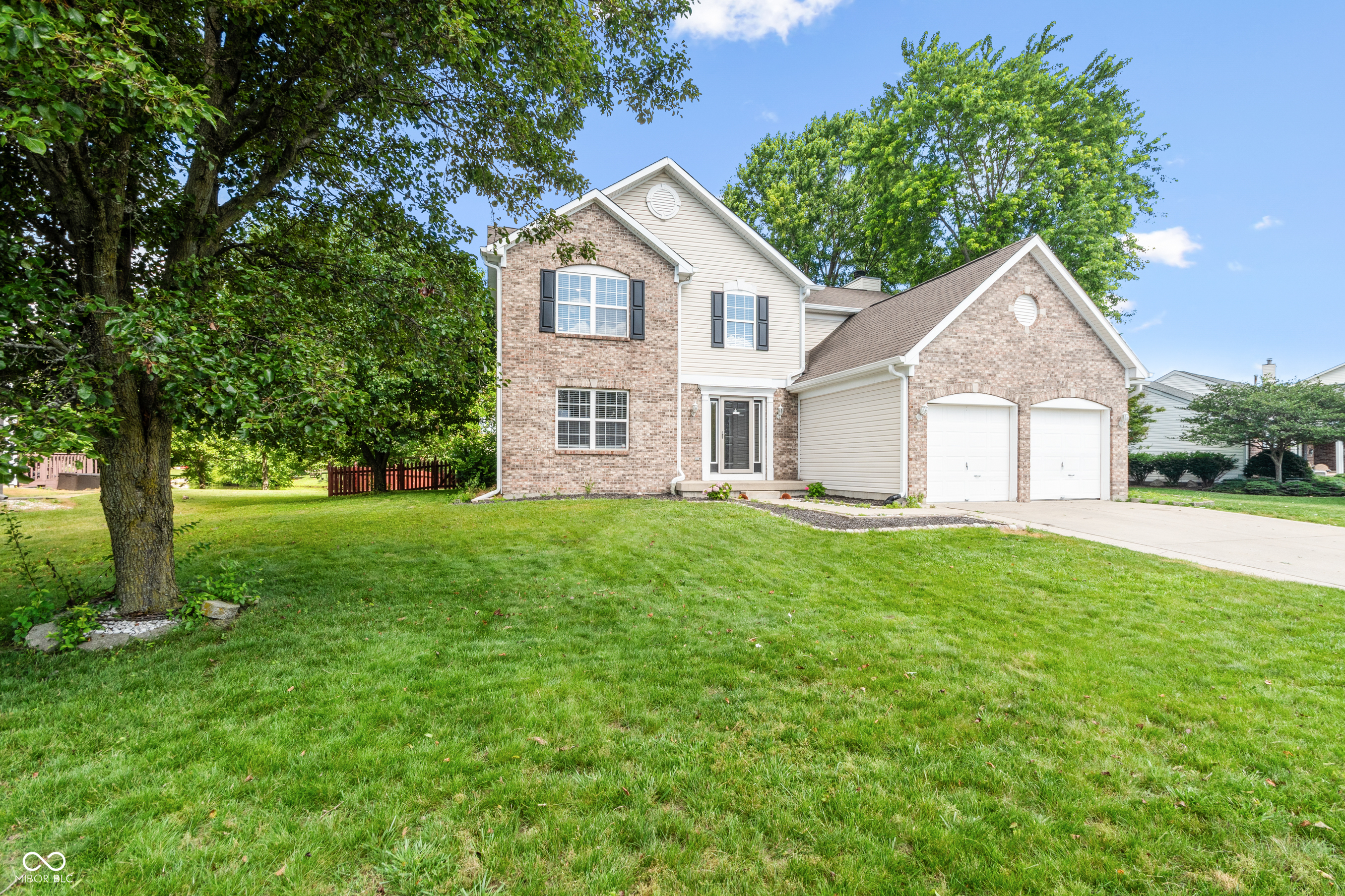 420 Paddock Road Greenwood, IN 46142 - Photo 3 of 42