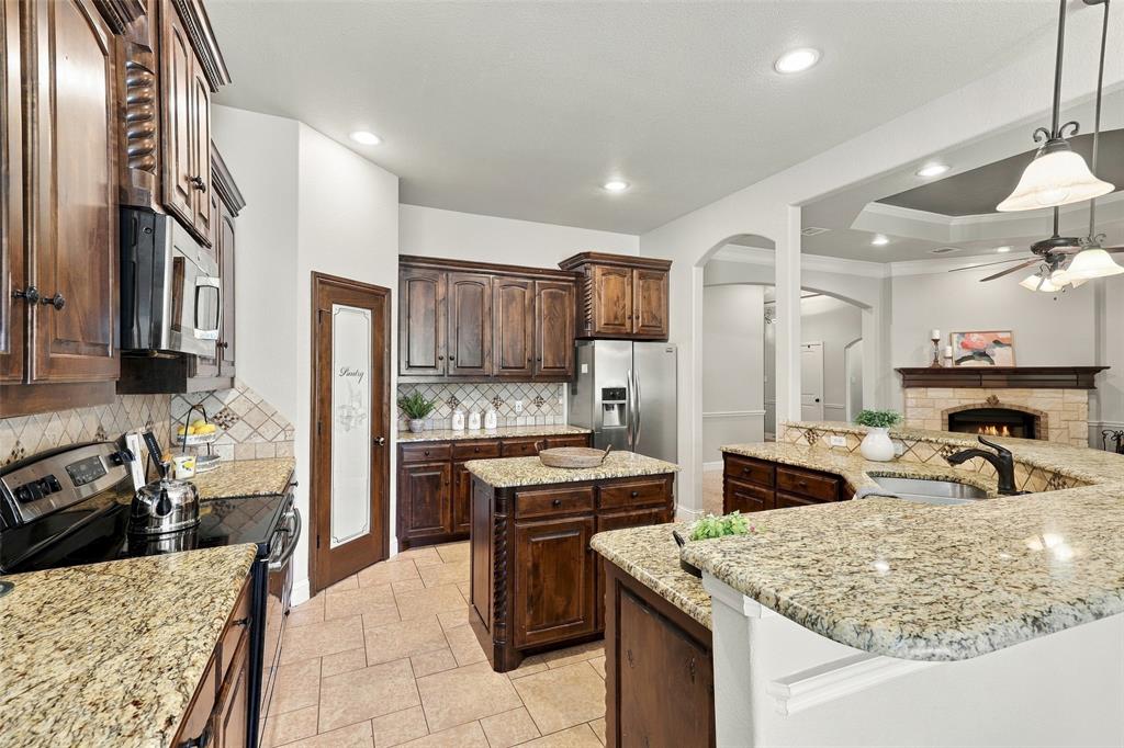 107 Chance Court Springtown, TX 76082 - Photo 5 of 31 Gallery Image 5