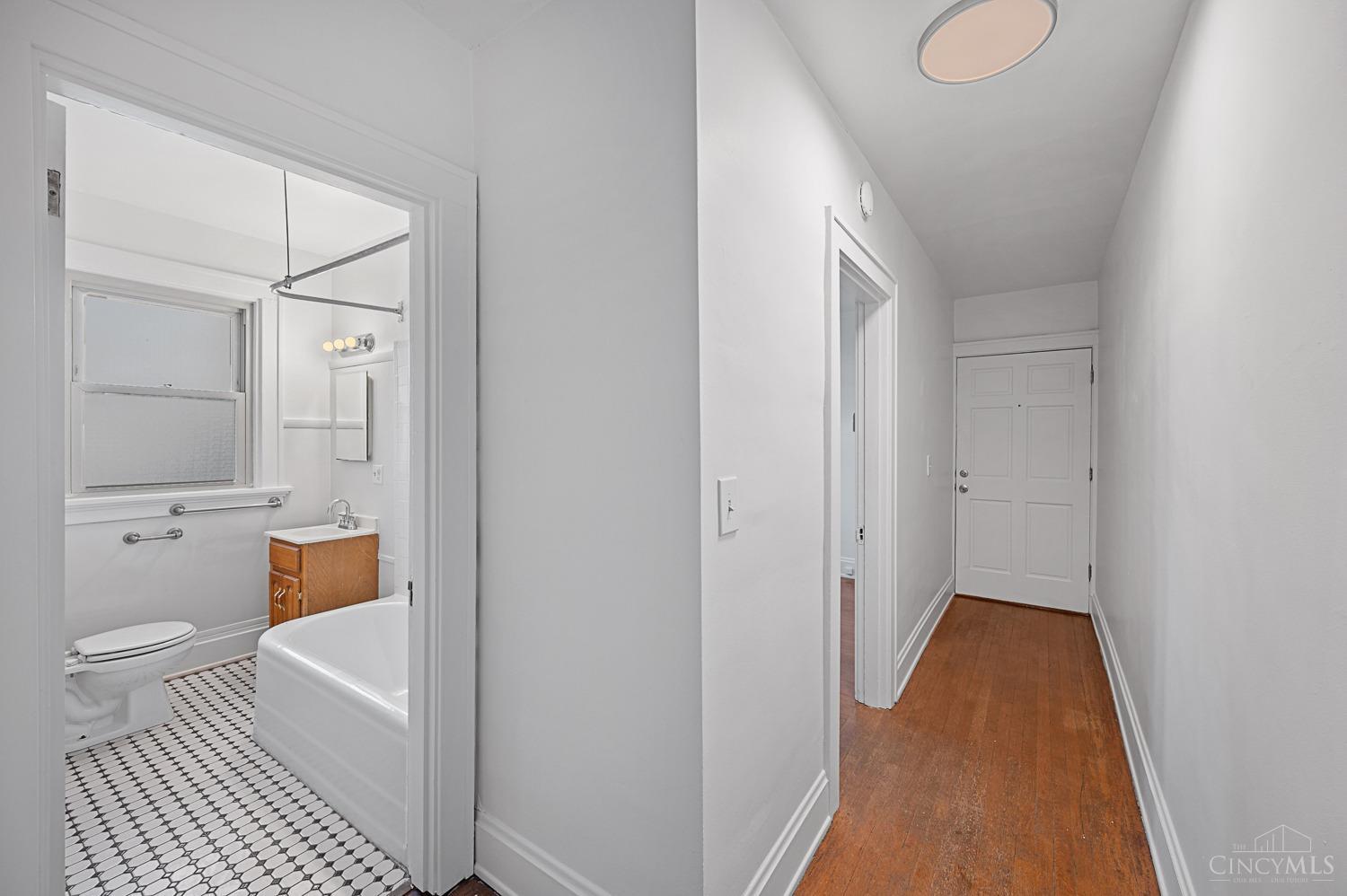 3096 Madison Road, Unit 4 Cincinnati, OH 45209 - Photo 4 of 17