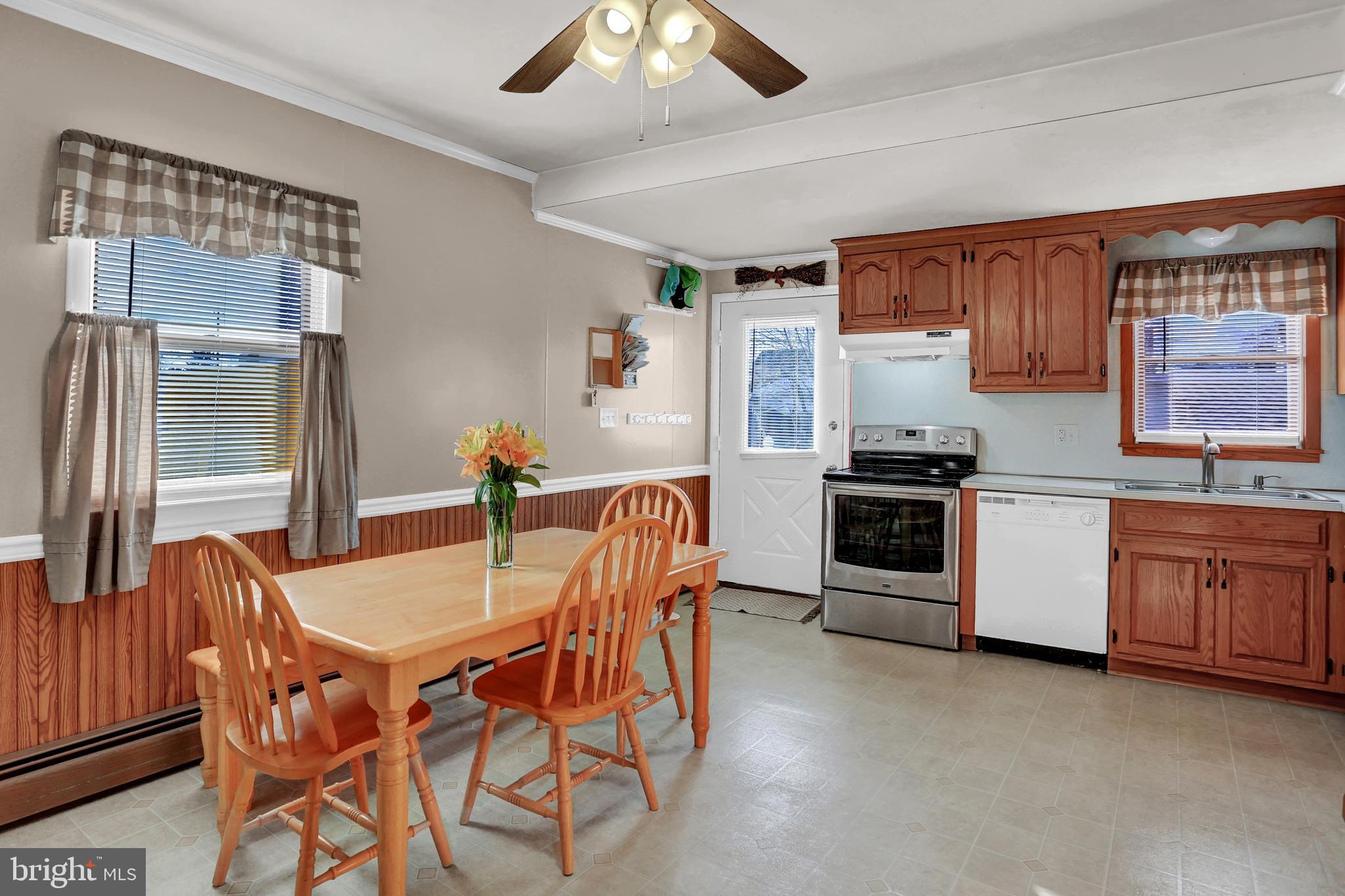 613 York Street Hanover, PA 17331 - Photo 5 of 34 Gallery Image 5