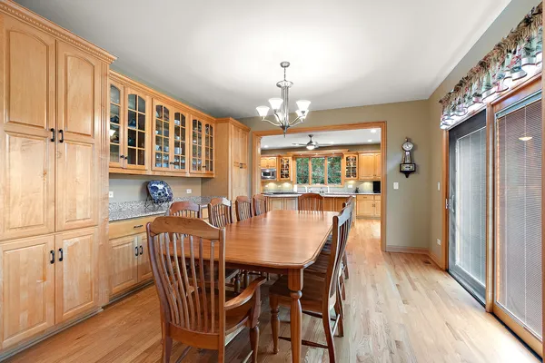 $1,000,000 | 13050 South 85th Avenue, Palos Park, IL 60464