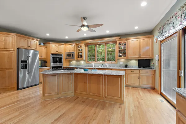 $1,000,000 | 13050 South 85th Avenue, Palos Park, IL 60464