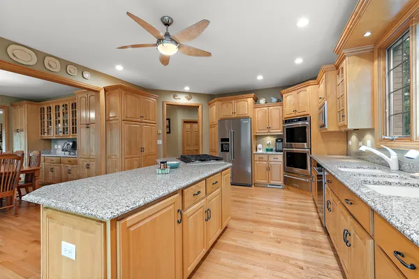 $1,000,000 | 13050 South 85th Avenue, Palos Park, IL 60464
