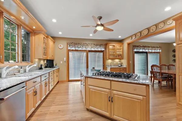$1,000,000 | 13050 South 85th Avenue, Palos Park, IL 60464