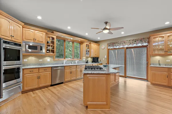 $1,000,000 | 13050 South 85th Avenue, Palos Park, IL 60464