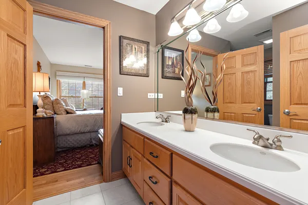 $1,000,000 | 13050 South 85th Avenue, Palos Park, IL 60464