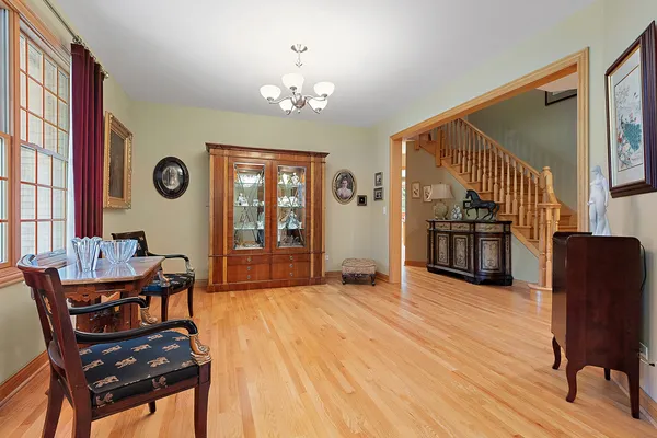 $1,000,000 | 13050 South 85th Avenue, Palos Park, IL 60464