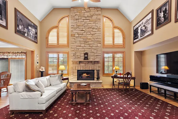 $1,000,000 | 13050 South 85th Avenue, Palos Park, IL 60464