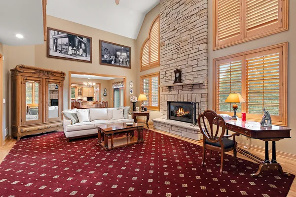 $1,000,000 | 13050 South 85th Avenue, Palos Park, IL 60464