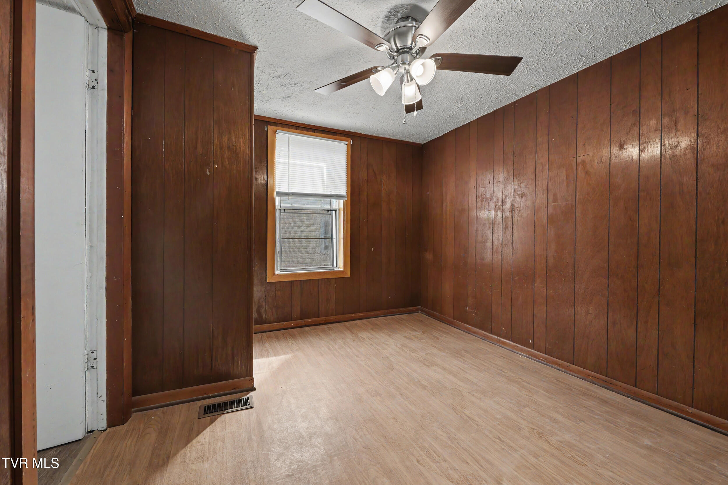 317 Biddle Street Greeneville, TN 37745 - Photo 22 of 39 18_img_0055