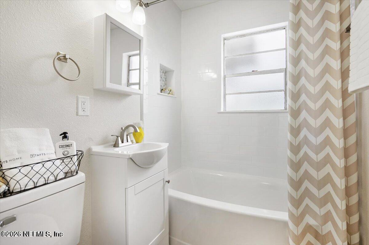 93 Lewis Street Atlantic Beach, FL 32233 - Photo 3 of 4 20240323145550758668000000-o