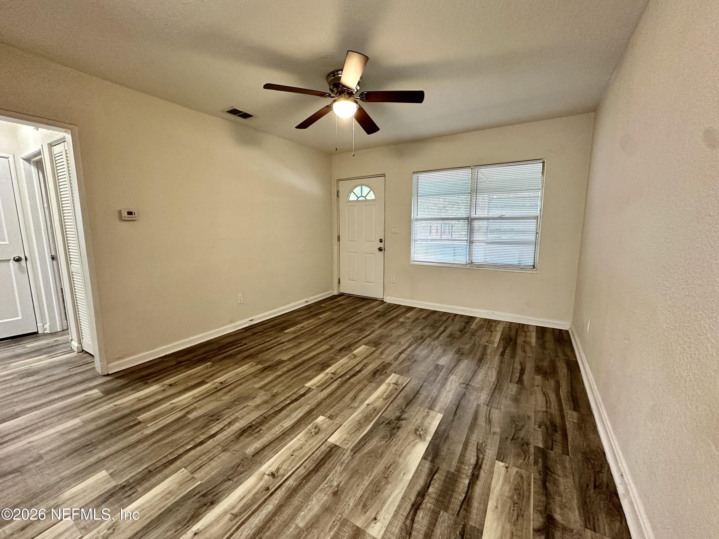 93 Lewis Street Atlantic Beach, FL 32233 - Photo 4 of 11 Livingroom