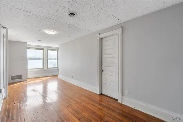 $1,300 | 319 North Salina Street, Syracuse, NY 13203