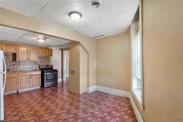 $1,300 | 319 North Salina Street, Syracuse, NY 13203