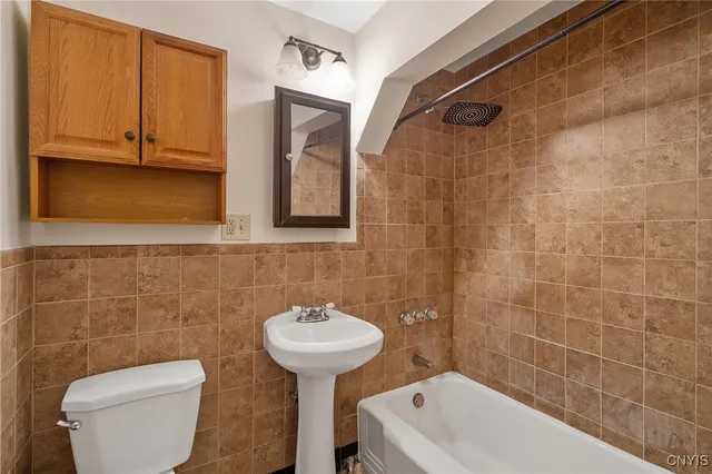 $1,300 | 319 North Salina Street, Syracuse, NY 13203