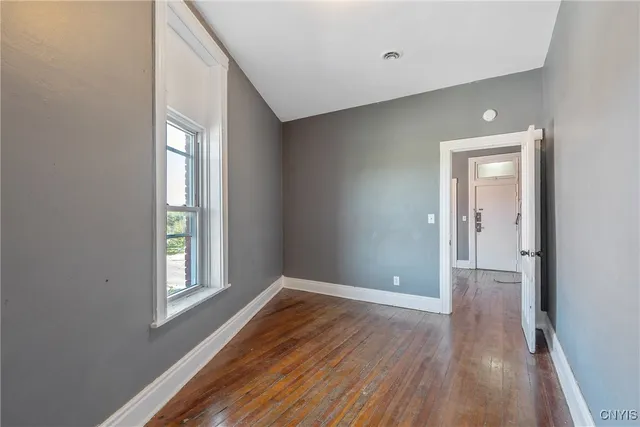 $1,300 | 319 North Salina Street, Syracuse, NY 13203