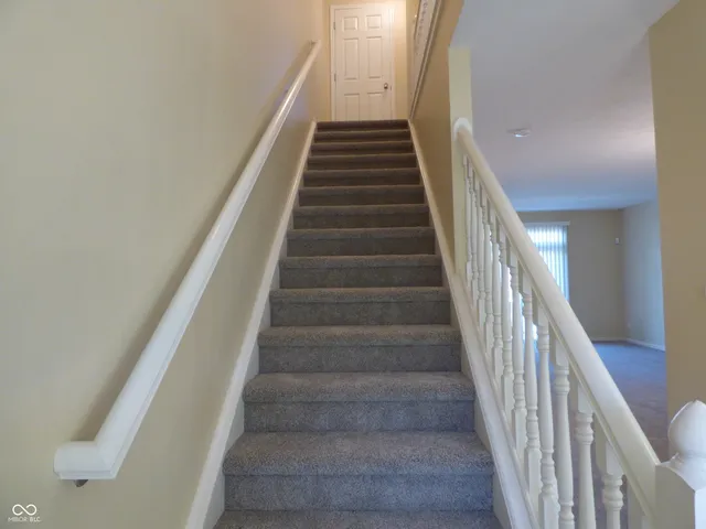 $1,950 | 11723 Chant Lane, Unit 6, Zionsville, IN 46077