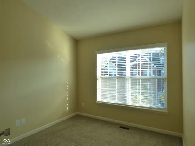 $1,950 | 11723 Chant Lane, Unit 6, Zionsville, IN 46077