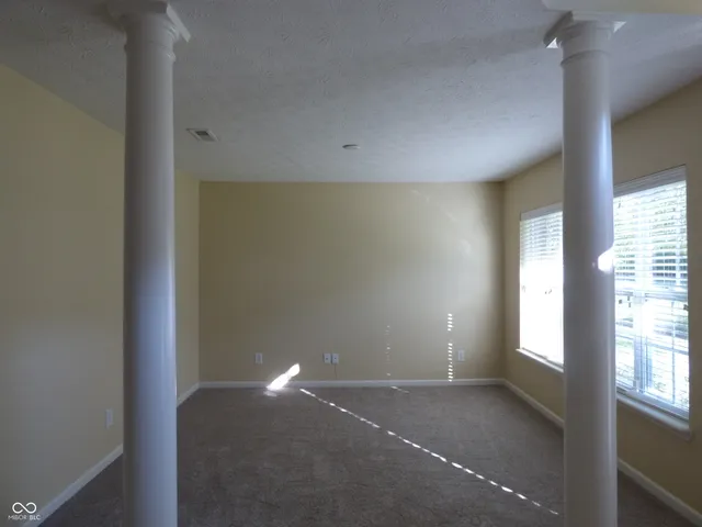 $1,950 | 11723 Chant Lane, Unit 6, Zionsville, IN 46077