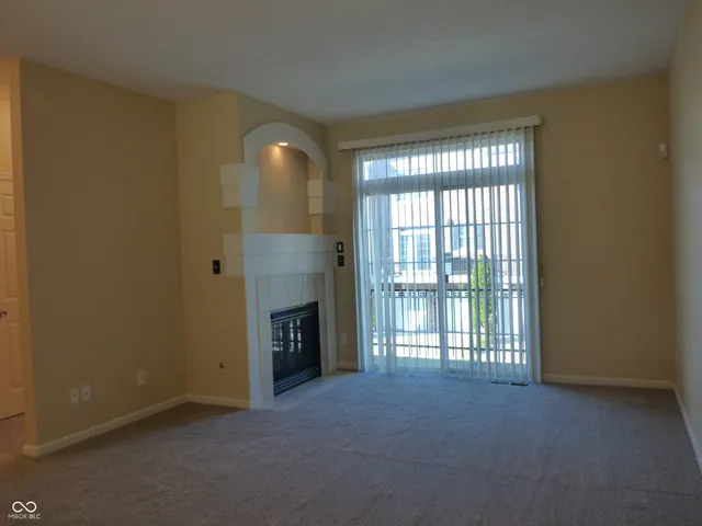 $1,950 | 11723 Chant Lane, Unit 6, Zionsville, IN 46077