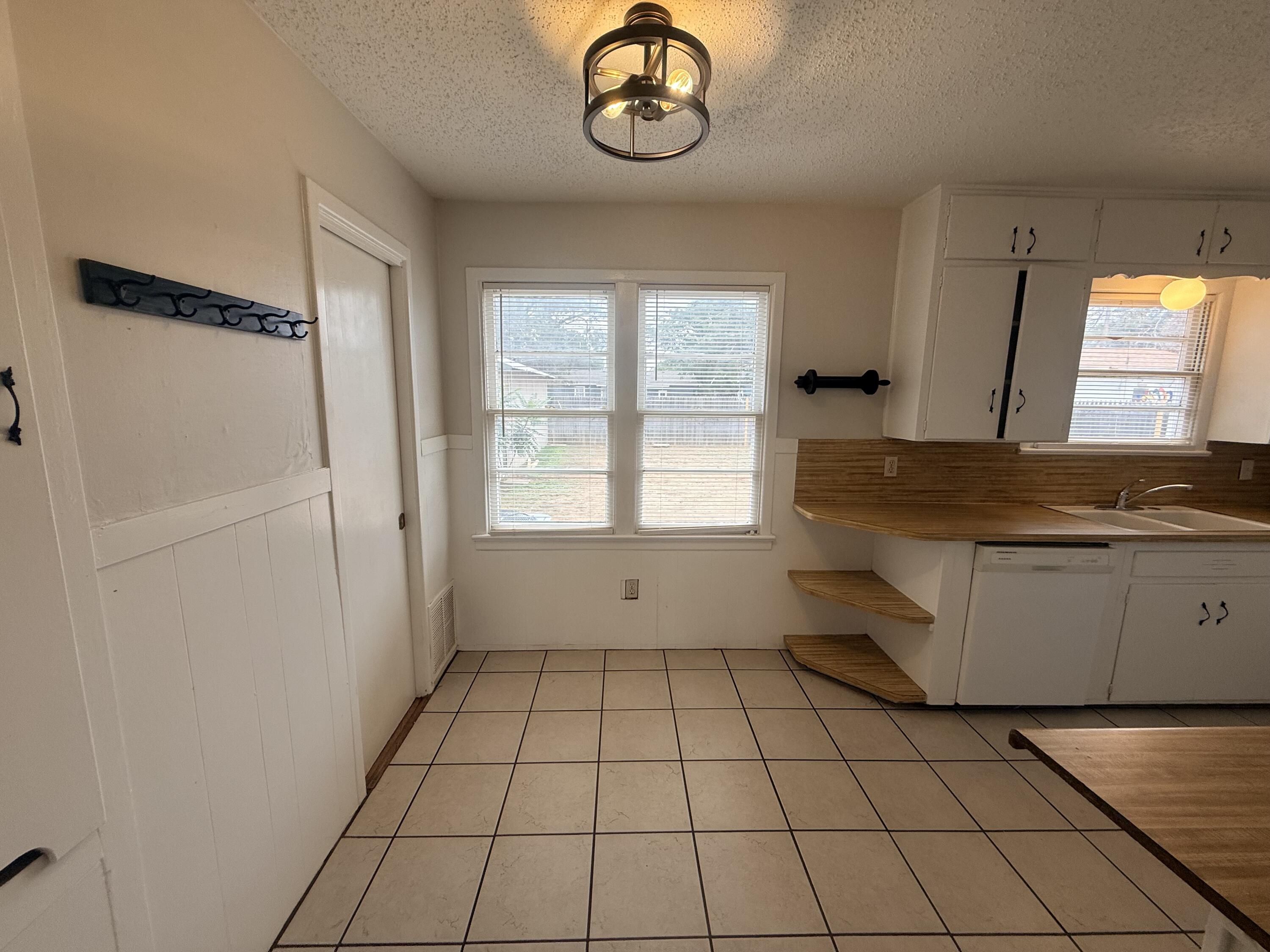 2513 43rd Street Lubbock, TX 79413 - Photo 4 of 11 IMG_0059