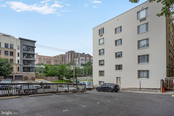 $1,900 | 1730 Arlington Boulevard, Unit 205, Arlington, VA 22209