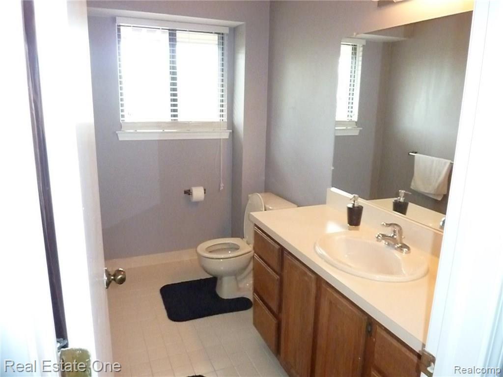 11869 Sycamore Road Plymouth, MI 48170 - Photo 8 of 10