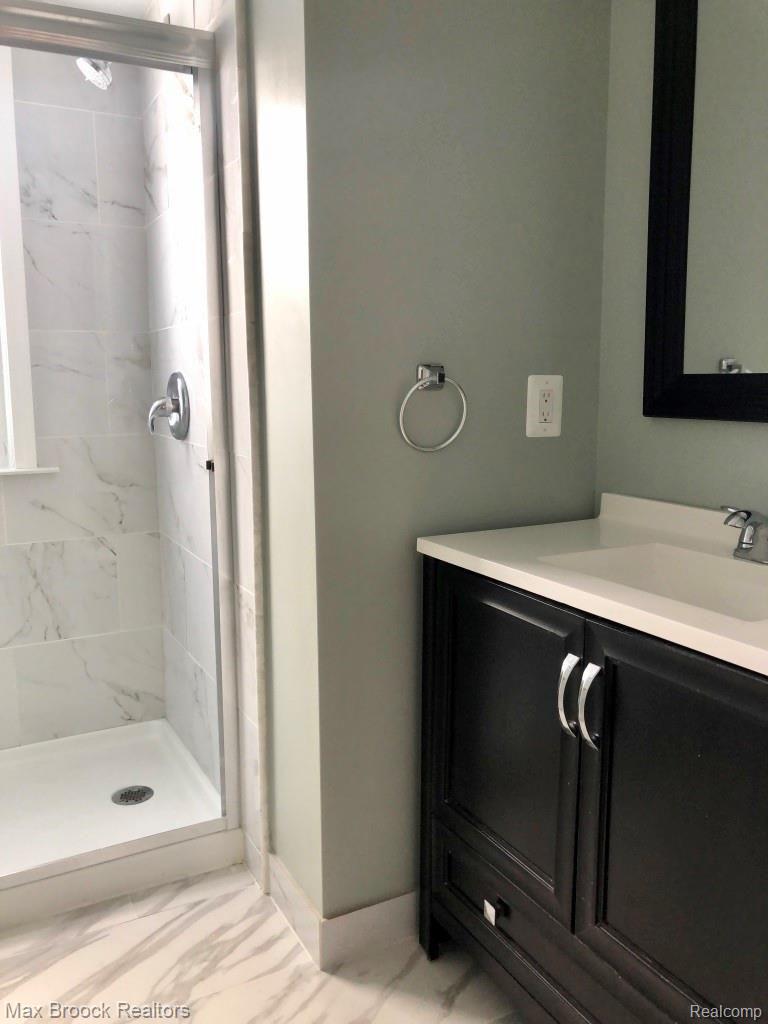 1827 Mansfield Road Birmingham, MI 48009 - Photo 13 of 34 1st Floor Bath_.jpg
