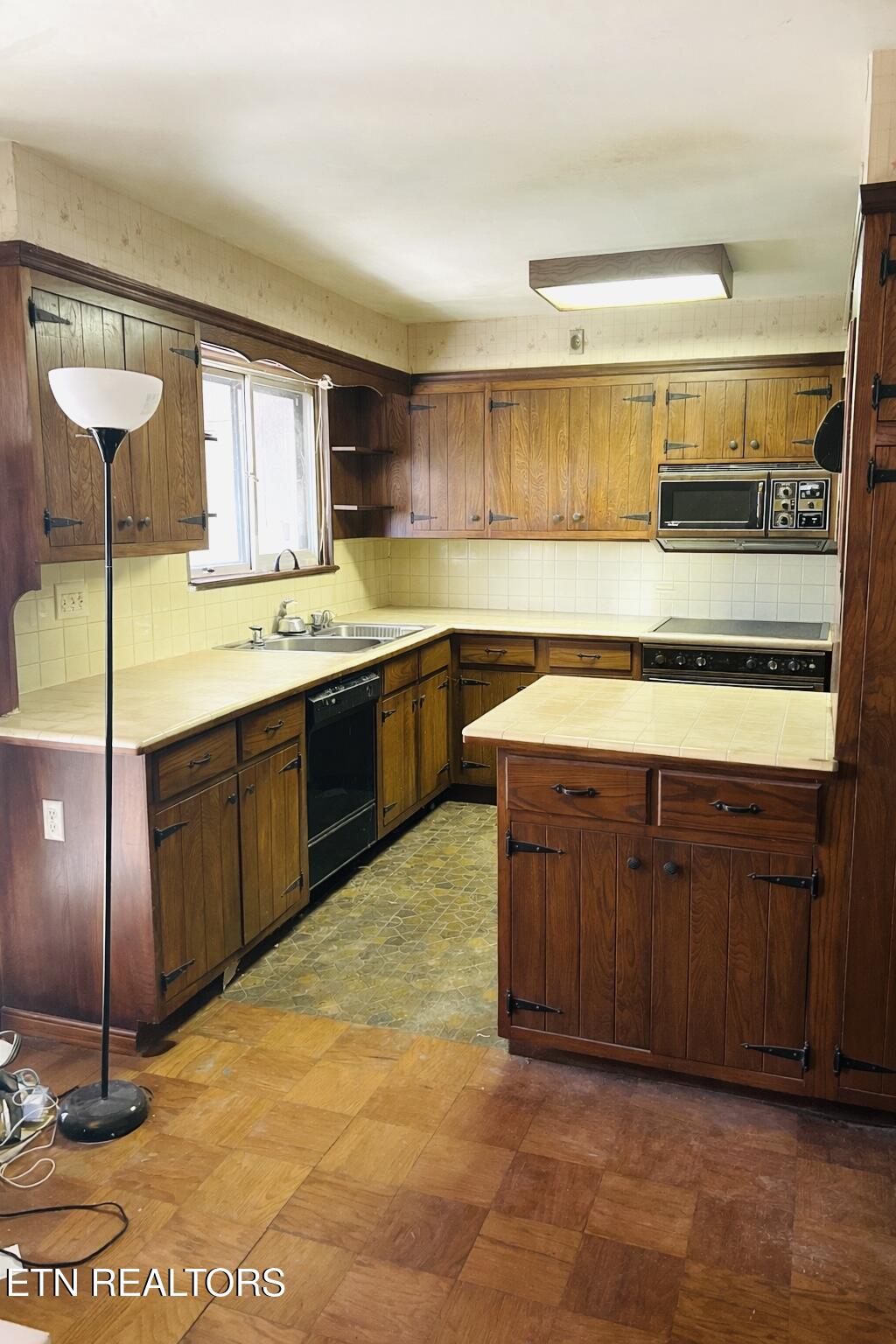 107 Bermuda Road Oak Ridge, TN 37830 - Photo 4 of 11 50432AE6-655E-458E-A6E1-6A27C2CB3A14