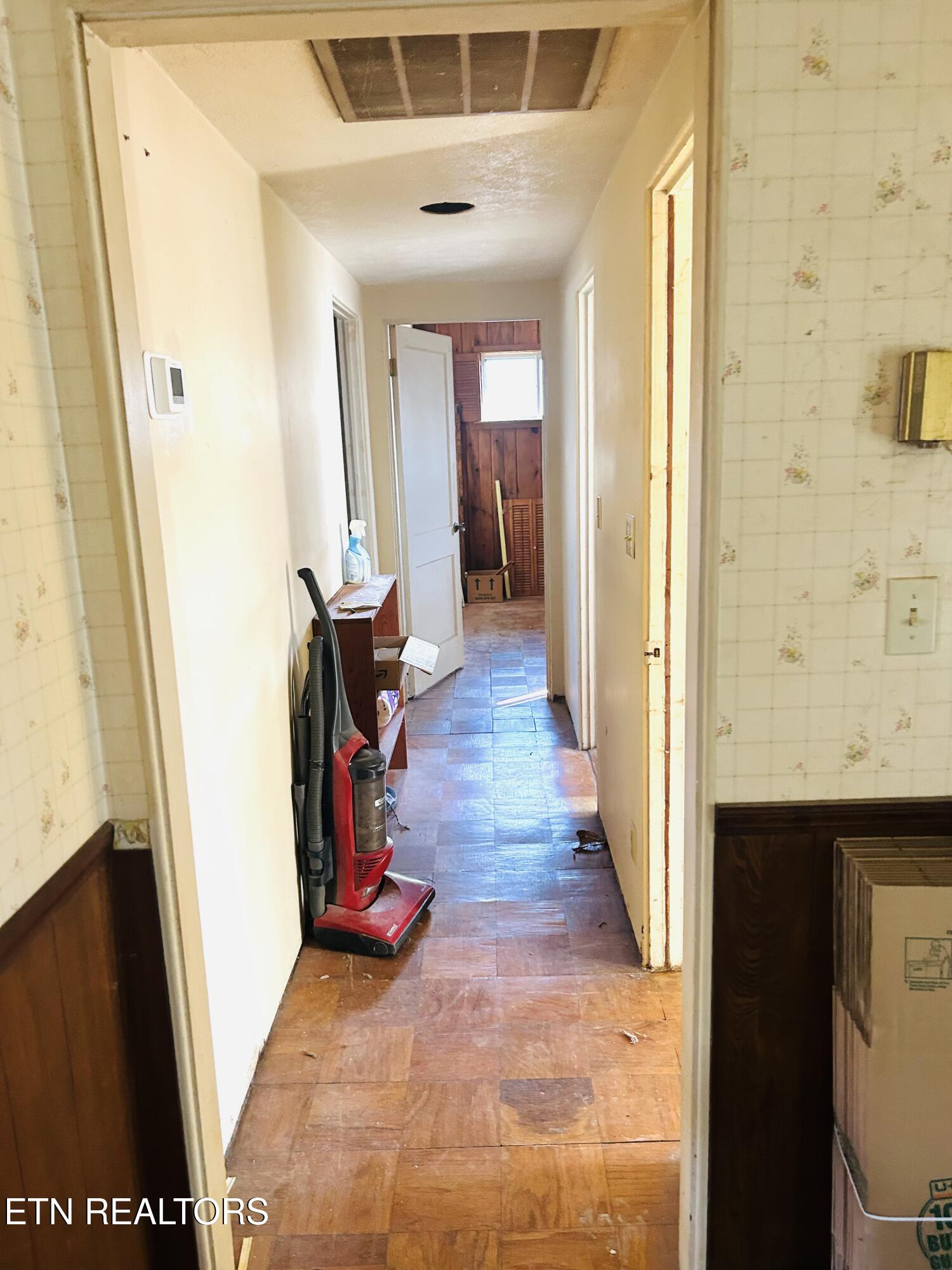 107 Bermuda Road Oak Ridge, TN 37830 - Photo 7 of 11 IMG_2705