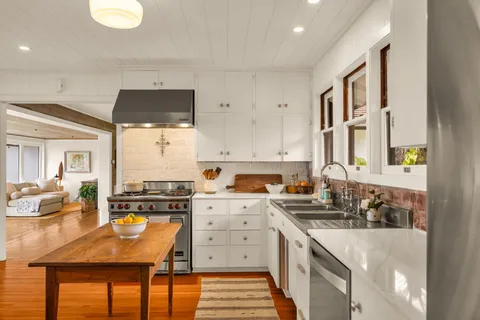 $2,250,000 | 1530 A Kamehameiki Road, Kula, HI 96790