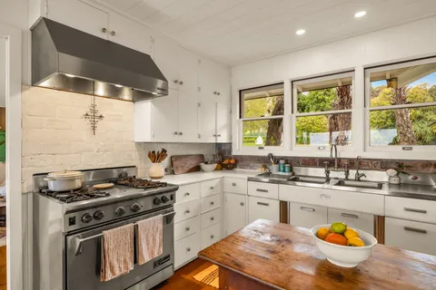 $2,250,000 | 1530 A Kamehameiki Road, Kula, HI 96790