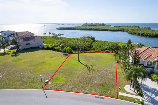 $450,000 | 2063 North Pointe Alexis Drive, Tarpon Springs, FL 34689